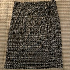 Black and white printed stretch skirt